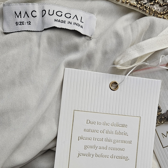 Mac Duggal Embellished Leaf Gown in Gold 12 NWT - Picture 9 of 10